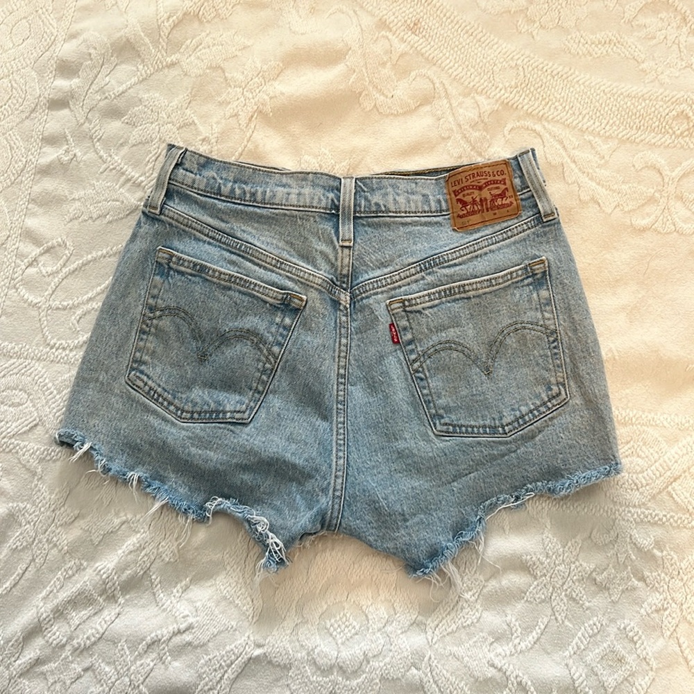 LEVI DENIM SHORTS